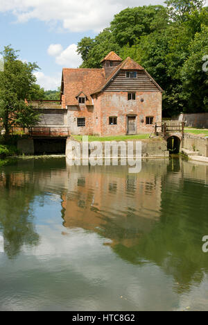 Mapledurham Water Mill, Oxfordshire, England Stock Photo