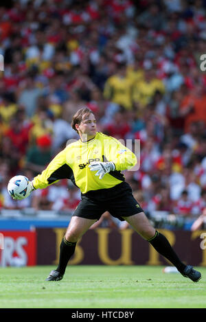 MARK BOSNICH MANCHESTER UNITED FC 01 August 1999 Stock Photo