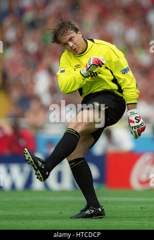 MARK BOSNICH MANCHESTER UNITED FC 01 August 1999 Stock Photo