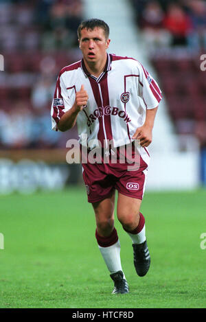 SCOTT SEVERIN HEART OF MIDLOTHIAN FC 22 August 1999 Stock Photo