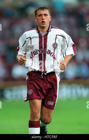 SCOTT SEVERIN HEART OF MIDLOTHIAN FC 22 August 1999 Stock Photo