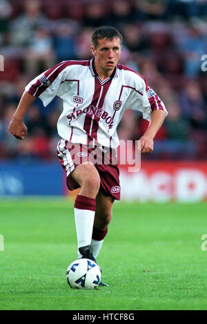 SCOTT SEVERIN HEART OF MIDLOTHIAN FC 22 August 1999 Stock Photo