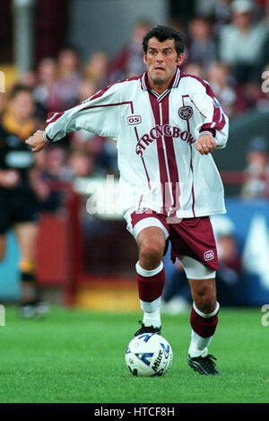 DARREN JACKSON HEARTS OF MIDLOTHIAN FC 22 January 2000 Stock Photo Alamy darren-jackson-hearts-of-midlothian-fc-22-january-2000-stock-photo-alamy