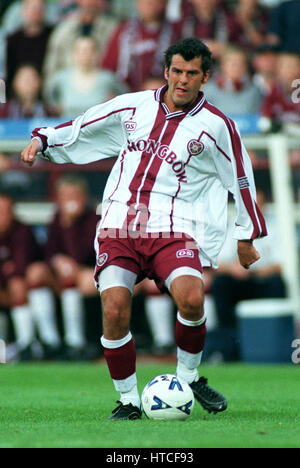 DARREN JACKSON HEARTS OF MIDLOTHIAN FC 22 August 1999 Stock Photo Alamy darren-jackson-hearts-of-midlothian-fc-22-august-1999-stock-photo-alamy