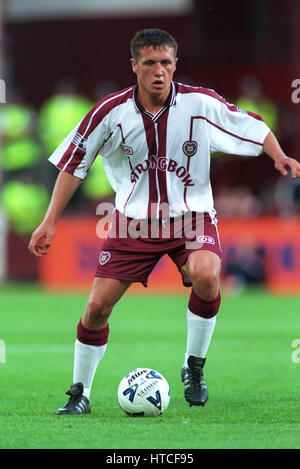 SCOTT SEVERIN HEART OF MIDLOTHIAN FC 22 August 1999 Stock Photo