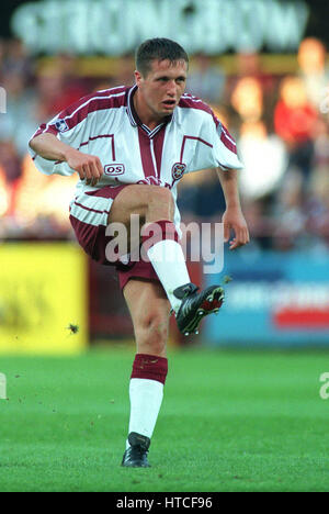 SCOTT SEVERIN HEART OF MIDLOTHIAN FC 22 August 1999 Stock Photo