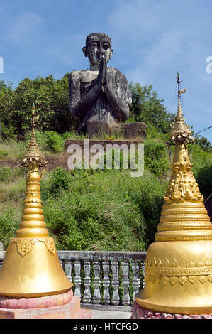 Myanmar (formerly Burma). Mon State. Yadana Daung Mawlamyine (Moulmein) surroundings, Win Sein Taw Ya temple Stock Photo