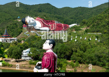 Myanmar (formerly Burma). Mon State. Yadana Daung Mawlamyine (Moulmein) surroundings, Win Sein Taw Ya temple, World's largest reclining Buddha Stock Photo