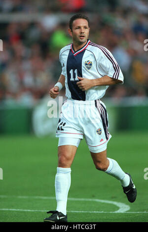 SINISA MIHAJLOVIC YUGOSLAVIA & LAZIO 01 September 1999 Stock Photo