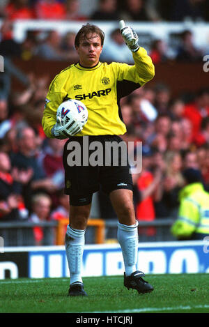 MARK BOSNICH MANCHESTER UNITED FC 01 August 1999 Stock Photo - Alamy