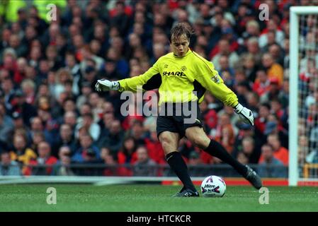 MARK BOSNICH MANCHESTER UNITED FC 30 October 1999 Stock Photo