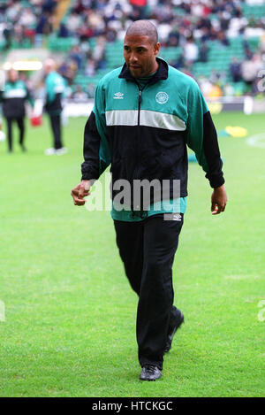 JOHN BARNES GLASGOW CELTIC FC HEAD COACH 30 October 1999 Stock Photo