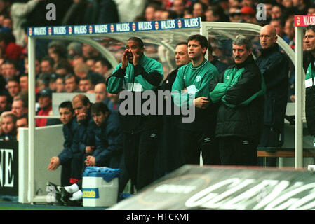 JOHN BARNES GLASGOW CELTIC FC HEAD COACH 07 November 1999 Stock Photo