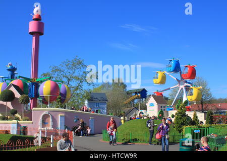 ROMSEY, HAMPSHIRE, ENGLAND, 14 JUN 2016: Visitors and rides at the Peppa Pig World attraction in Paultons Park Stock Photo