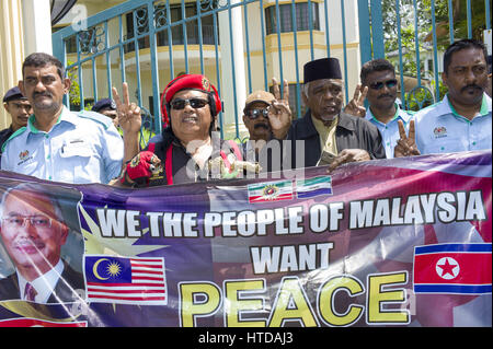 Kuala Lumpur, Malaysia. 10th Mar, 2017. Malaysian activists hold the 'peace' placard outside the North Korean Embassy in Kuala Lumpur, Malaysia on March 10, 2017. Malaysia said on March 07 that North Korea embassy staff are barred from leaving the country, after Pyongyang, North Korea banned all Malaysian citizens from leaving. Credit: Chris Jung/ZUMA Wire/Alamy Live News Stock Photo