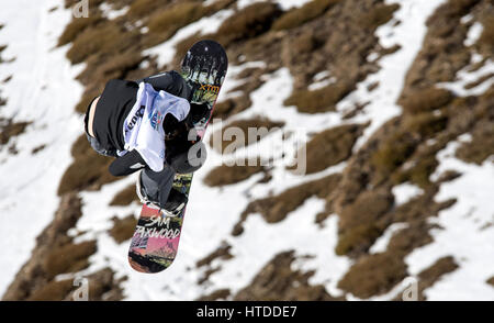Sierra Nevada, Spain. 10th March, 2017. Dylan Thomas (USA) during the qualitification of Men's Slopstyle of FIS World Snowboard Championships on March 10, 2016 in Sierra Nevada, Spain. Credit: David Gato/Alamy Live News Stock Photo