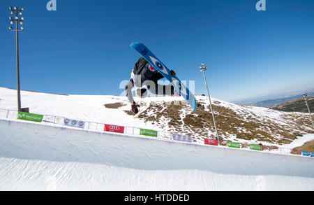 Sierra Nevada, Spain. 10th March, 2017. A rider during the qualitification of Men's Slopstyle of FIS World Snowboard Championships on March 10, 2016 in Sierra Nevada, Spain. Credit: David Gato/Alamy Live News Stock Photo