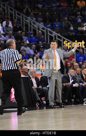 Oklahoma State head coach Brad Underwood argues a call during the first ...