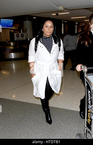 Wanda De Jesus arriving at Los Angeles International Airport in Los Angeles, California.  Featuring: Wanda De Jesus Where: Los Angeles, California, United States When: 07 Feb 2017 Stock Photo