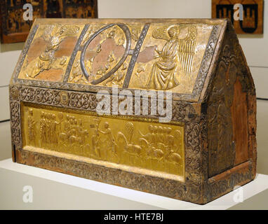Reliquary urn of Saint Candidus, 1292. Anonymous. Gothic. Wood in stucco reliefs with gold leaf. From the Benedictine Monastery of Sant Cugat del Valles, Barcelona province. National Art Museum of Catalonia. Barcelona. Catalonia. Spain. Stock Photo