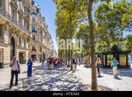 France, Ile-de-France, Paris, upscale shopping at the Avenue des Champs-Élysées Stock Photo