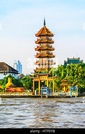 The Chinese style Chee Chin Khor pagoda at the Chao Praya river side in Thonburi, Bangkok Stock Photo
