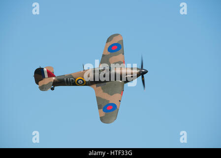 Hawker Hurricane Mk1 R4118 UP-W in Flight at the Shuttleworth Collection, Old Warden. Banking towards camera, left to right, landscape, blue sky. Stock Photo