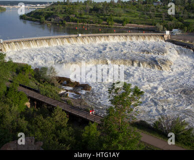 Missouri River boils over Black Eagle Dam and Falls. Data from Mororny gauge for 06/22/2011 06:30 MDT is 26,400 cfs. Median for the date is 12,000 cfs Stock Photo