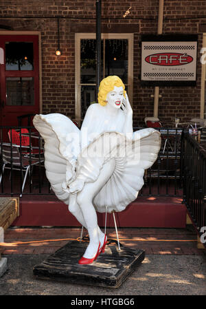 Statue of the actress Marilyn Monroe in front of a restaurant in the City Market district of Savannah, Georgia Stock Photo