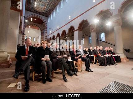 Hildesheim, Germany. 11th Mar, 2017. L-R: The premier of Lower Saxony Stephan Weil (SPD), German chancellor Angela Merkel (CDU), president of the Bundestag Norbert Lammert (CDU) and his wife Gertrud Lammert as well as the German president Joachim Gauck and his partner Daniela Schadt in Saint Michael's Church in Hildesheim, Germany, 11 March 2017. The Catholic and Evangelical churches of Germany are celebrating the 500th anniversary of the Reformation with a reconcilliation service in the church. Photo: Julian Stratenschulte/dpa/Alamy Live News Stock Photo