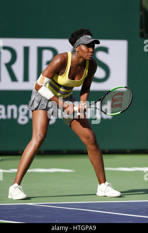 Indian Wells, California, USA. March 14, 2017 Venus Williams in action against Peng Shuai of China during the 2017 BNP Paribas Open at Indian Wells Tennis Garden in Indian Wells, California. Charles Baus/CSM Credit: Cal Sport Media/Alamy Live News Stock Photo
