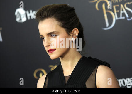 New York City. 13th Mar, 2017. Emma Watson attends the 'Beauty and the Beast' New York screening at Alice Tully Hall, Lincoln Center on March 13, 2017 in New York City. | Verwendung weltweit Credit: dpa/Alamy Live News Stock Photo