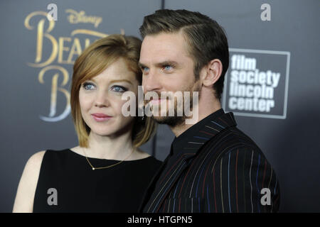 New York City. 13th Mar, 2017. Dan Stevens and his wife Susie Hariet attend the 'Beauty and the Beast' New York screening at Alice Tully Hall, Lincoln Center on March 13, 2017 in New York City. | Verwendung weltweit Credit: dpa/Alamy Live News Stock Photo