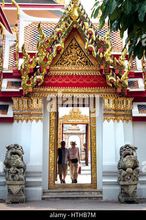 Tourists visiting the temple of Wat Pho in Bangkok, Thailand. Stock Photo