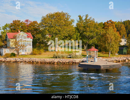 Wooden island house and jetty in the Stockholm archipelago, Sweden, Scandinavia Stock Photo