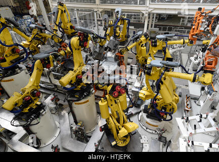 Welding robots surround Volkswagen Golf cars in a production line at the companies headquarter in Wolfsburg, March 9, 2017. Schweiss Roboter fertigen  Stock Photo