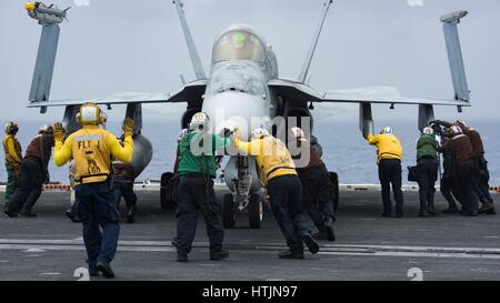 U.S. sailors push a Navy F/A-18F Super Hornet fighter aircraft on the flight deck aboard the USN Nimitz-class aircraft carrier USS Carl Vinson January 27, 2017 in the Pacific Ocean.        (photo by MCSS Jake Cannady /US Navy  via Planetpix) Stock Photo