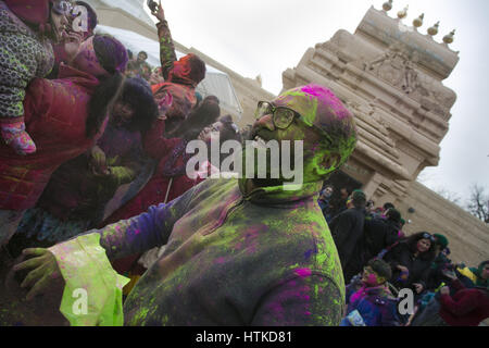 Lemont, Illinois, USA. 12th Mar, 2017. Hindu's and other participants celebrate the ''˜festival of color,'' also know as Holi at The Hindu Temple of Greater Chicago in Lemont, Illinois by throwing color powders into the air and on to each other. Credit: Rick Majewski/ZUMA Wire/Alamy Live News Stock Photo