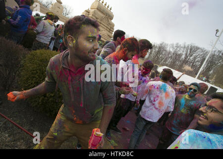 Lemont, Illinois, USA. 12th Mar, 2017. Hindu's and other participants celebrate the ''˜festival of color,'' also know as Holi at The Hindu Temple of Greater Chicago in Lemont, Illinois by throwing color powders into the air and on to each other. Credit: Rick Majewski/ZUMA Wire/Alamy Live News Stock Photo