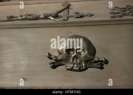 Skull and bones depicted on the sarcophagus of Archduchess Maria Josepha (1687 - 1703) in the Kaisergruft (Imperial Crypt) in Vienna, Austria. Archduchess Maria Josepha was a daughter of Holy Roman Emperor Leopold I and died at age 16. Stock Photo