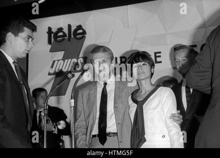 Steve McQueen and wife Neile Adams at the charity auction where Gilbert Bécaud acquired the Winchester gun used by McQueen in the TV series 'Wanted Dead or Alive'. Ritz Hotel in Paris, 1963 Stock Photo