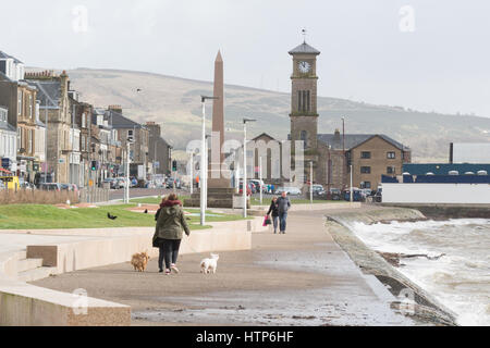 Helensburgh, Scotland, UK. 14th Mar, 2017. UK weather - a blustery day of sunshine and showers in the town of Helensburgh on the River Clyde Credit: Kay Roxby/Alamy Live News Stock Photo