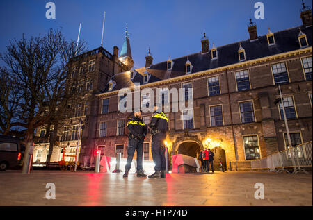 The Hague, Netherlands. 14th Mar, 2017. Police officers stand in front of the parliamentary building Binnenhof at night in The Hague, Netherlands, 14 March 2017. A new parliament will be elected on the 15 March 2017. Photo: Daniel Reinhardt/dpa/Alamy Live News Stock Photo