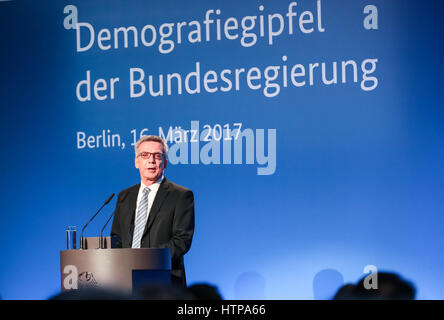 Berlin, Germany. 16th Mar, 2017. German Interior Minister Thomas de Maiziere delivers a speech during the Demography Summit of German Federal Government 2017 in Berlin, capital of Germany, on March 16, 2017. Credit: Shan Yuqi/Xinhua/Alamy Live News Stock Photo