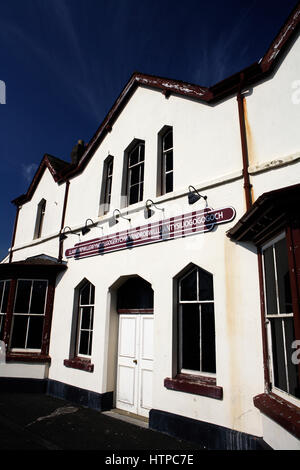 Llanfairpwll railway station, Llanfairpwllgwyngyll-gogerychwyrndrobwll-llantysilio-gogogoch, or Llanfairpwllgwyngyll, Wales, UK Stock Photo