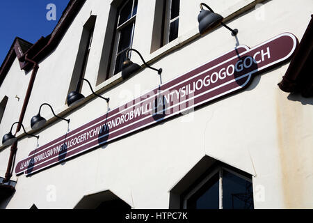 Llanfairpwll railway station, Llanfairpwllgwyngyll-gogerychwyrndrobwll-llantysilio-gogogoch, or Llanfairpwllgwyngyll, Wales, UK Stock Photo