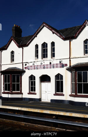 Llanfairpwll railway station, Llanfairpwllgwyngyll-gogerychwyrndrobwll-llantysilio-gogogoch, or Llanfairpwllgwyngyll, Wales, UK Stock Photo