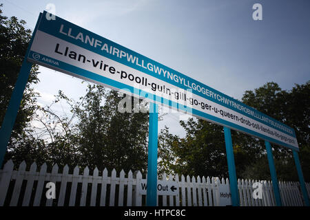 Llanfairpwll railway station, Llanfairpwllgwyngyll-gogerychwyrndrobwll-llantysilio-gogogoch, or Llanfairpwllgwyngyll, Wales, UK Stock Photo