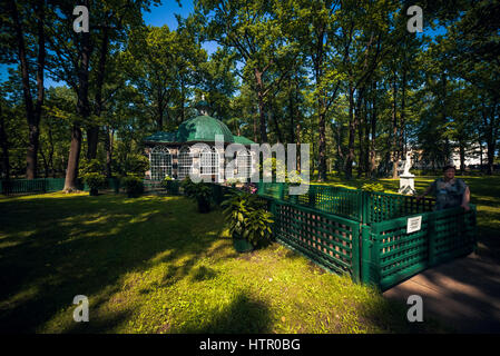 Gardens in Peterhof palace, Saint Petersburg (Russia) Stock Photo