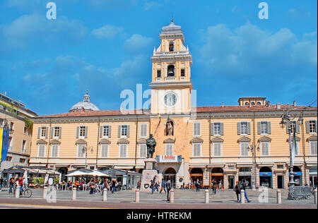 PARMA, ITALY - APRIL 24, 2012: The square of Giuseppe Garibaldi with the monument to him in front of Governor Palace, surrounded by outdoor cafes and  Stock Photo